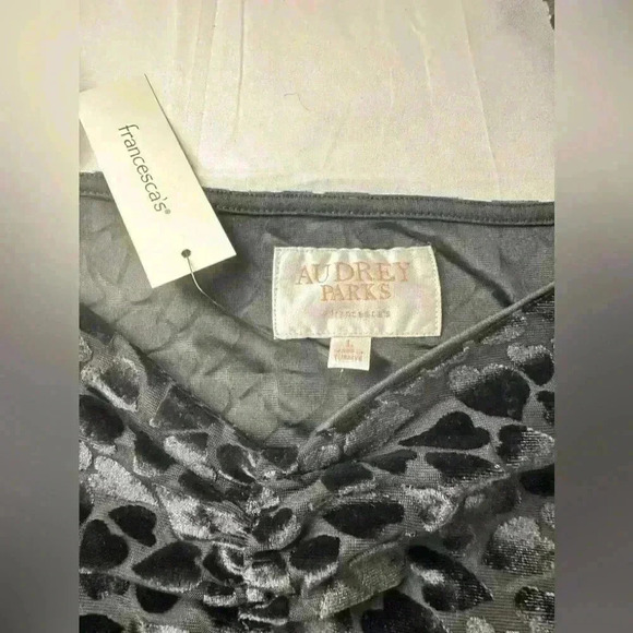 NWT- Irene Black Heart Burnout Velvet Top (Size Large) - Picture 8 of 10